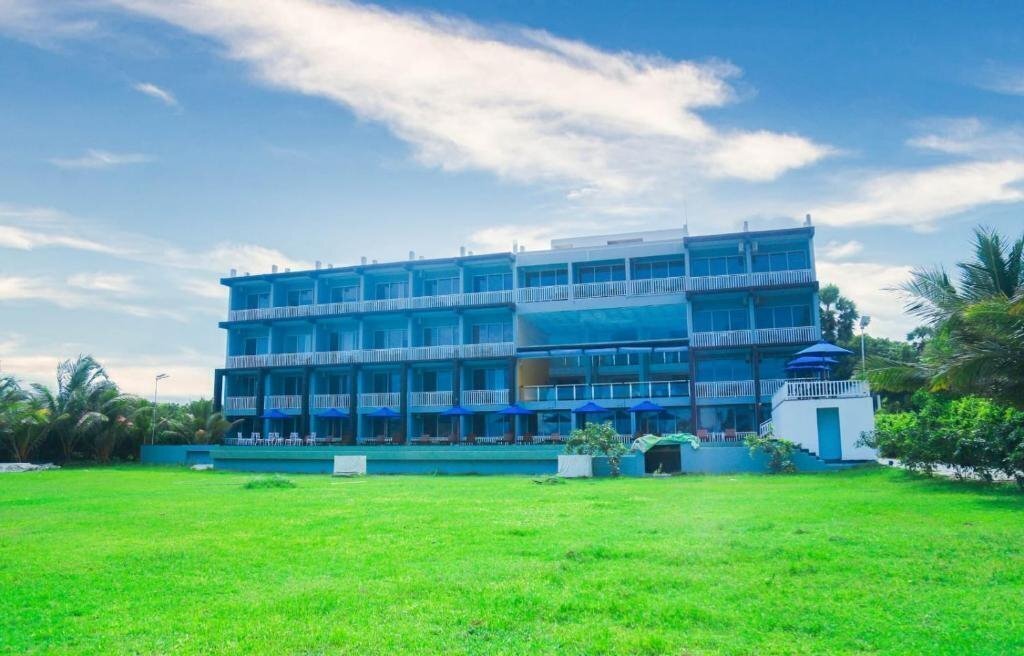 Отель Trincomalee Beach Resort And Spa 4*