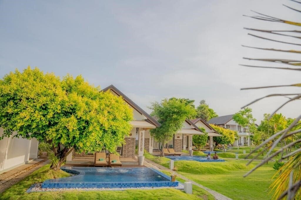 Фото Uppuveli Beach by Dsk 4*