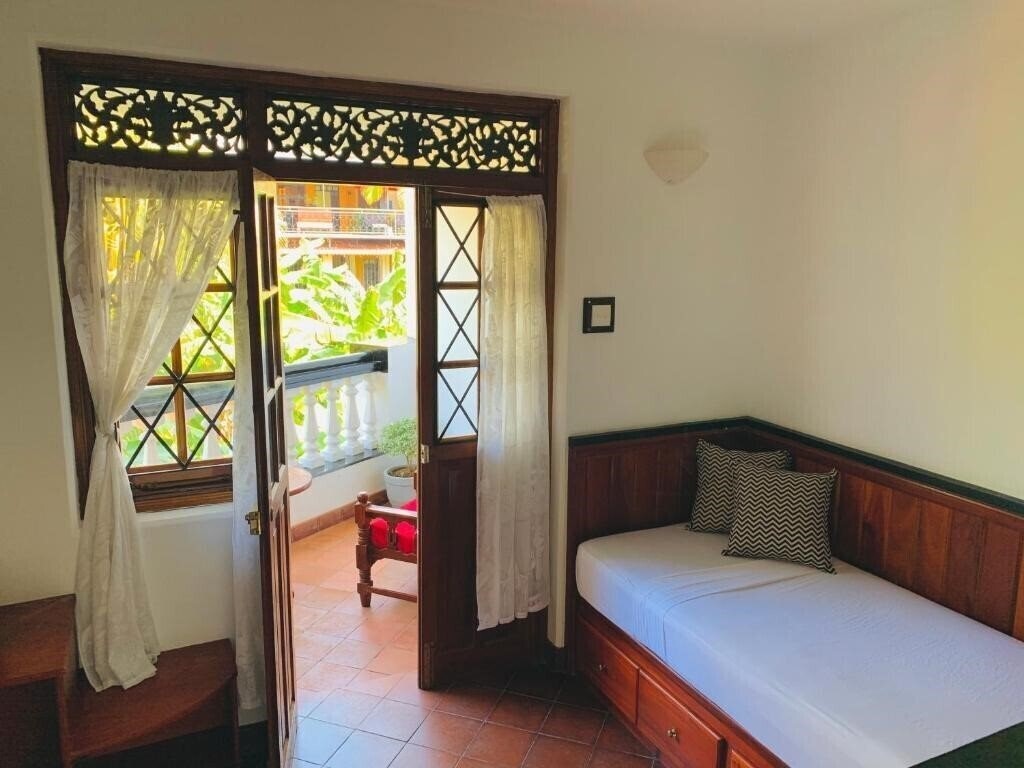 Blue Swan Inn 2* суреті