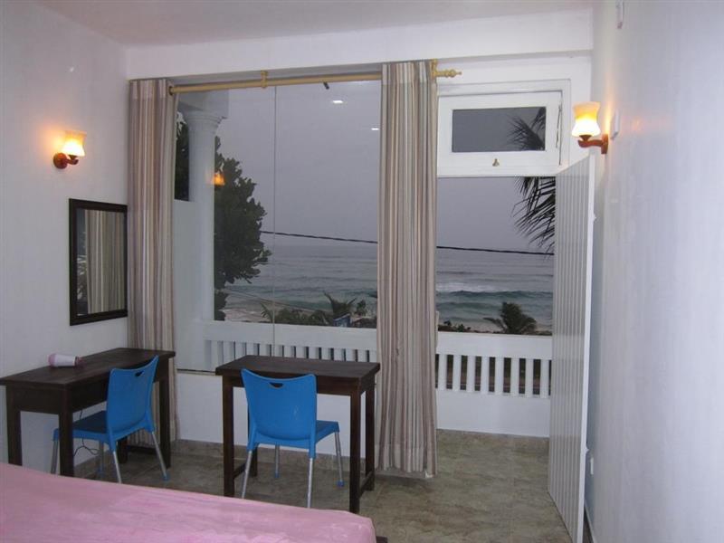 White Surfing Beach 2* қонақ үйі