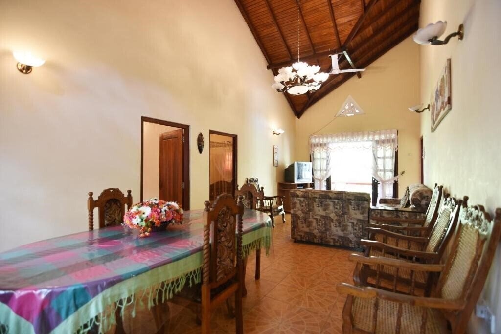Фото The Lodge Unawatuna 3*