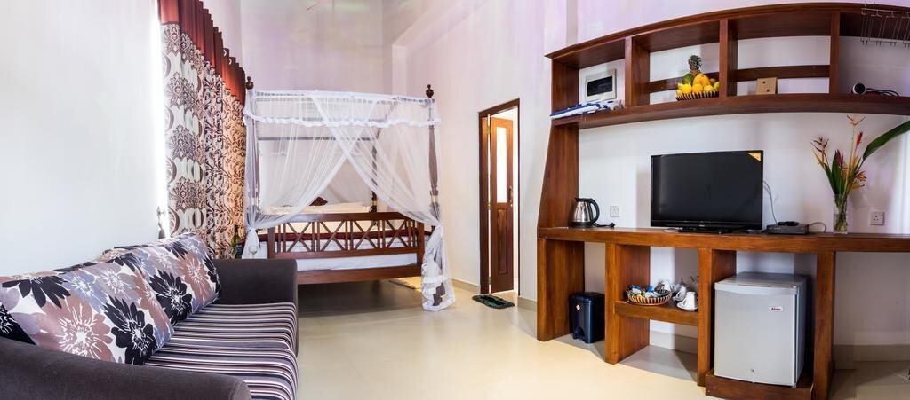 The Waves 2* фотосуреті