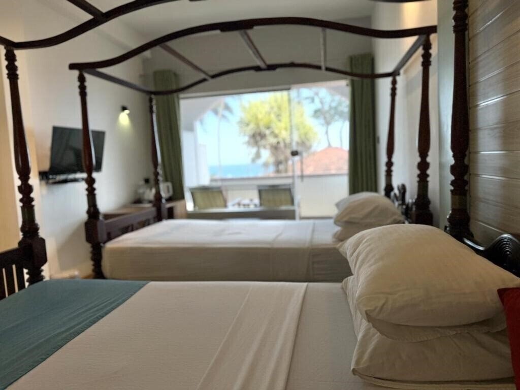 Фото Sri Gemunu Beach Resort 3*