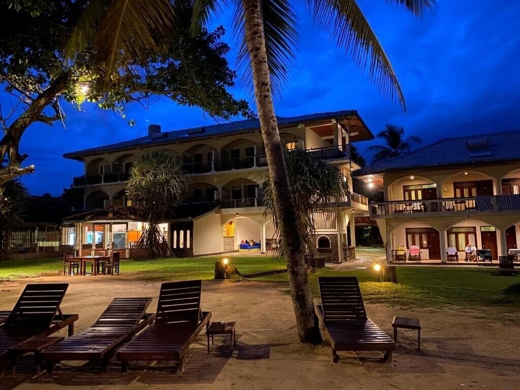 Изображение Sri Gemunu Beach Resort 3*