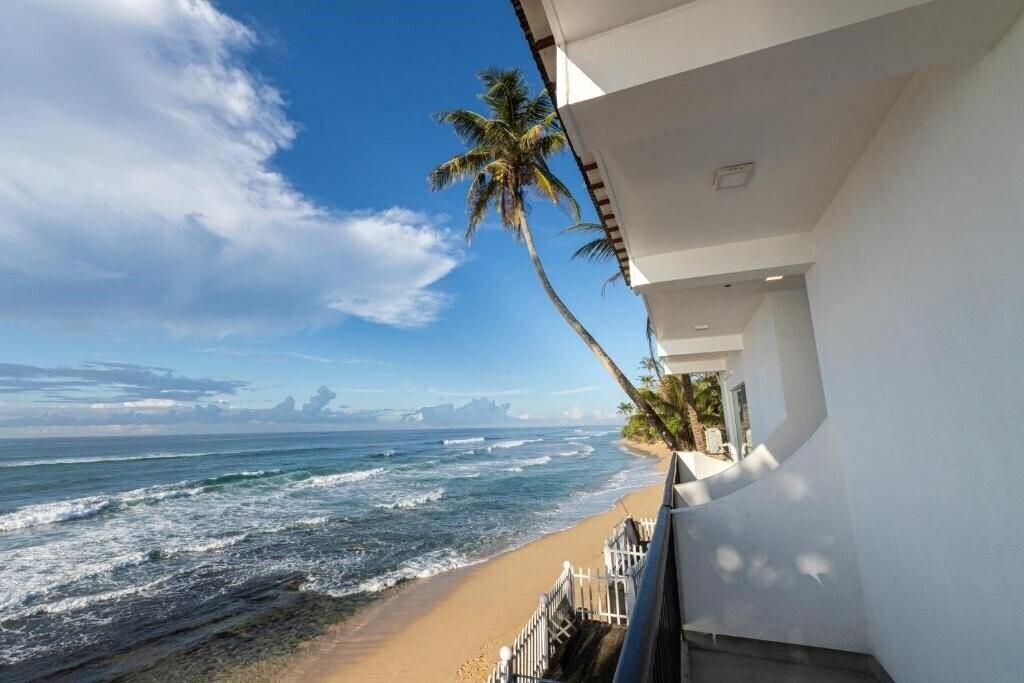 Отель The Beach Talpe 5*