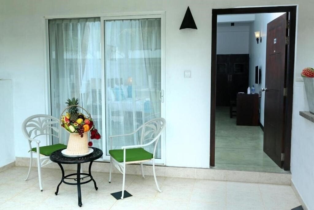 Rathna Beach Resort 3* суреті