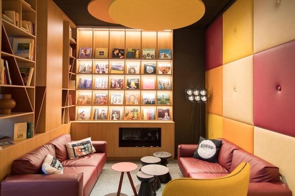 Holiday Inn Zurich Messe 4* суреті