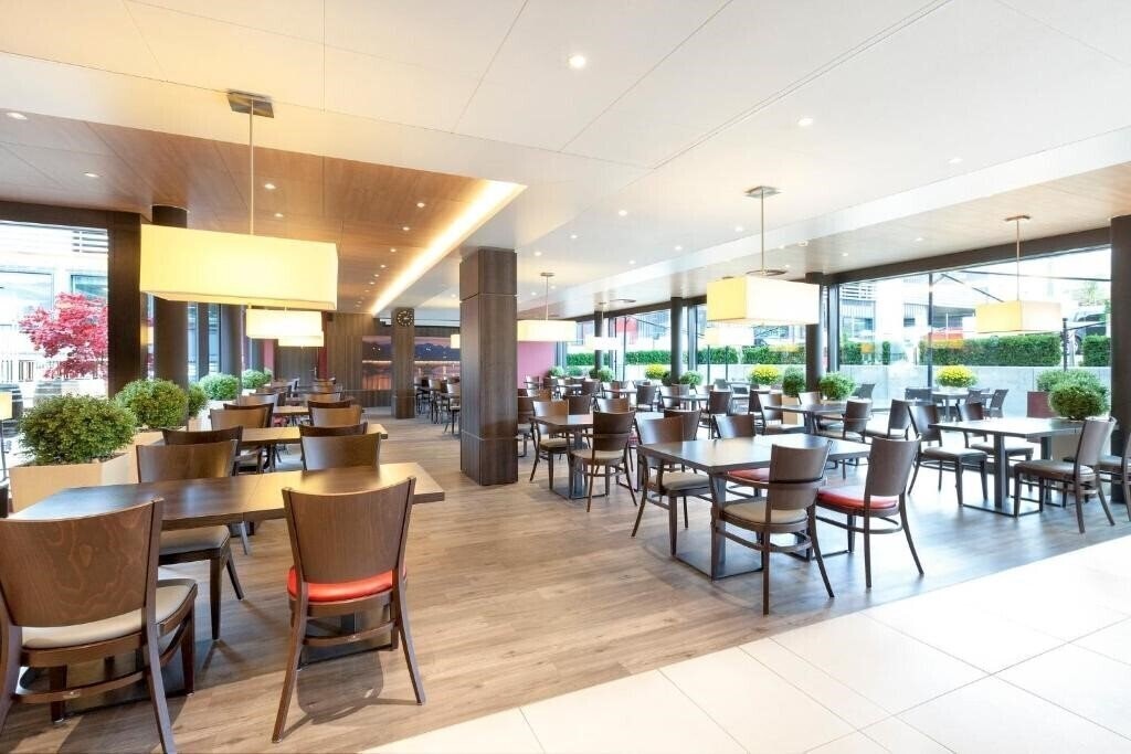 Фото Holiday Inn Express Zurich Airport by IHG 3*