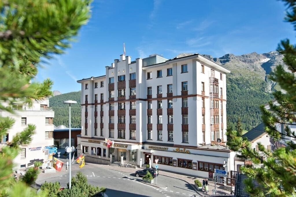 Отель Schweizerhof 4*