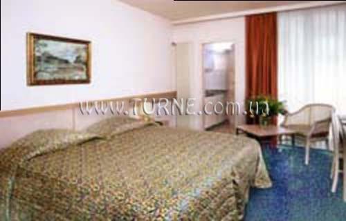 Drake Longchamp 3* суреті