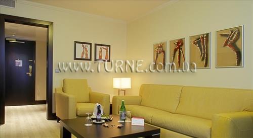 Отель Crowne Plaza 4*