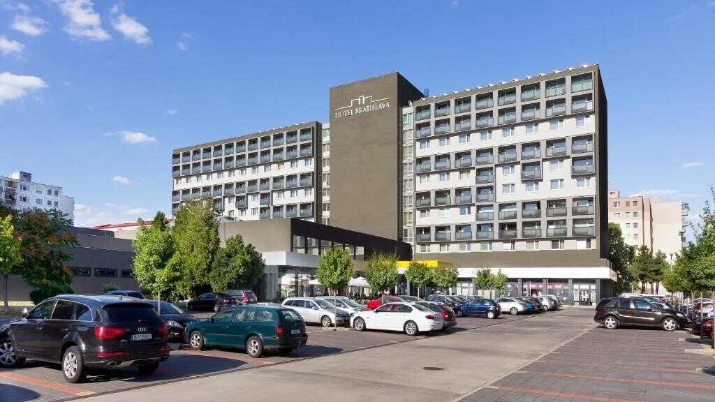 Отель Hotel Bratislava 4*