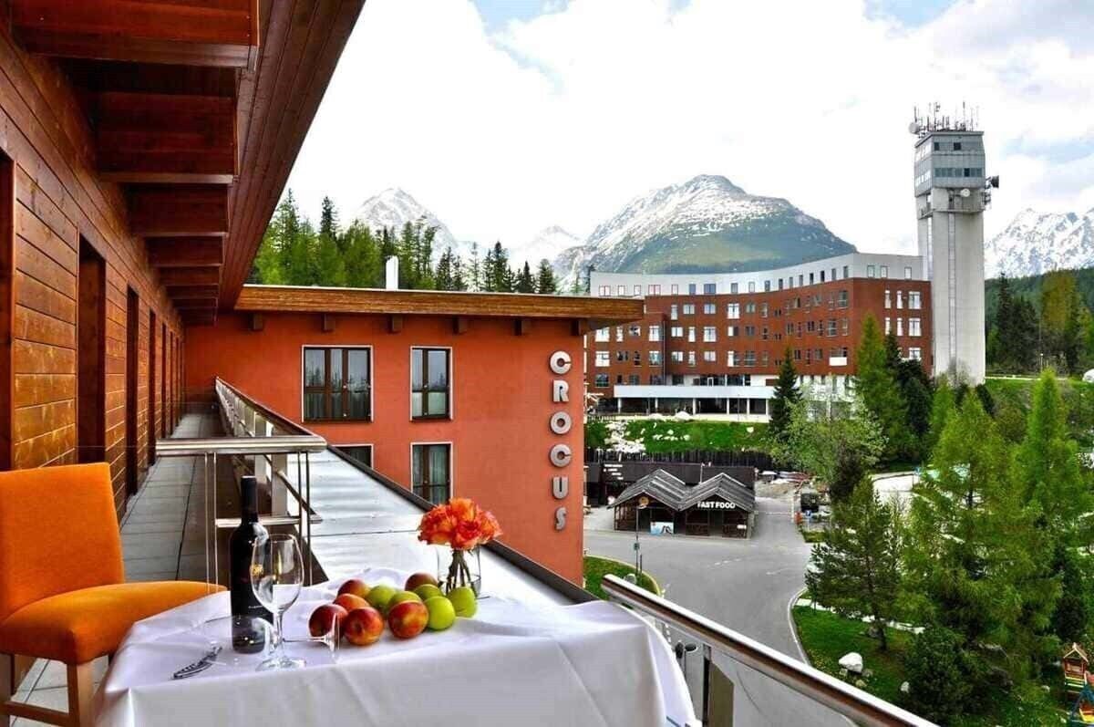 Отель Crocus 4*