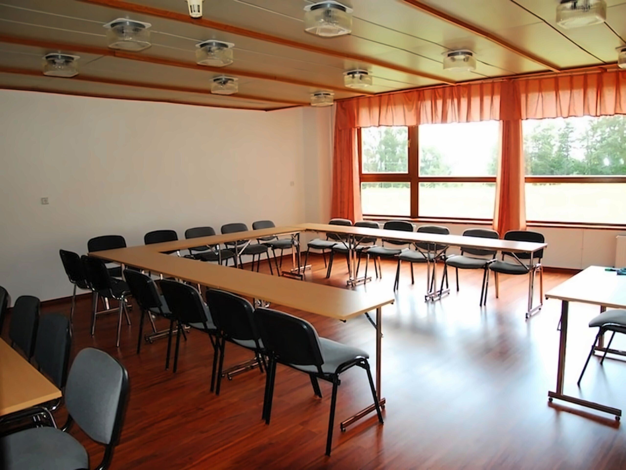 Hutnik II 2* суреті