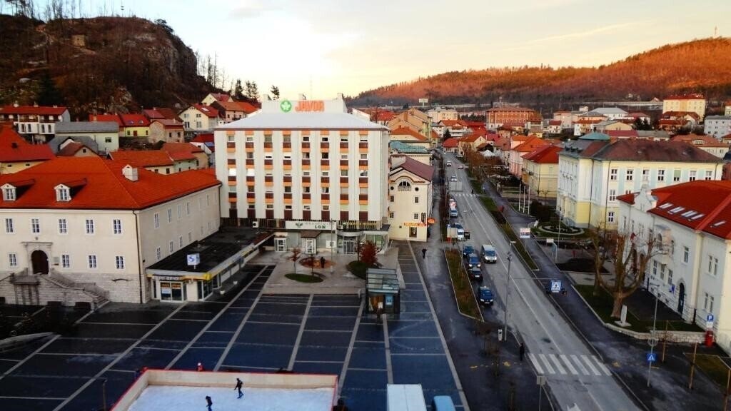 Hotel Kras 4* суреті
