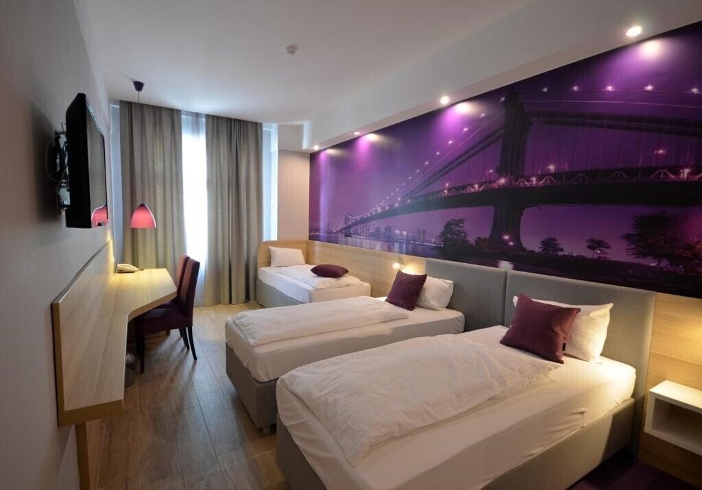 Отель Emonec 2*