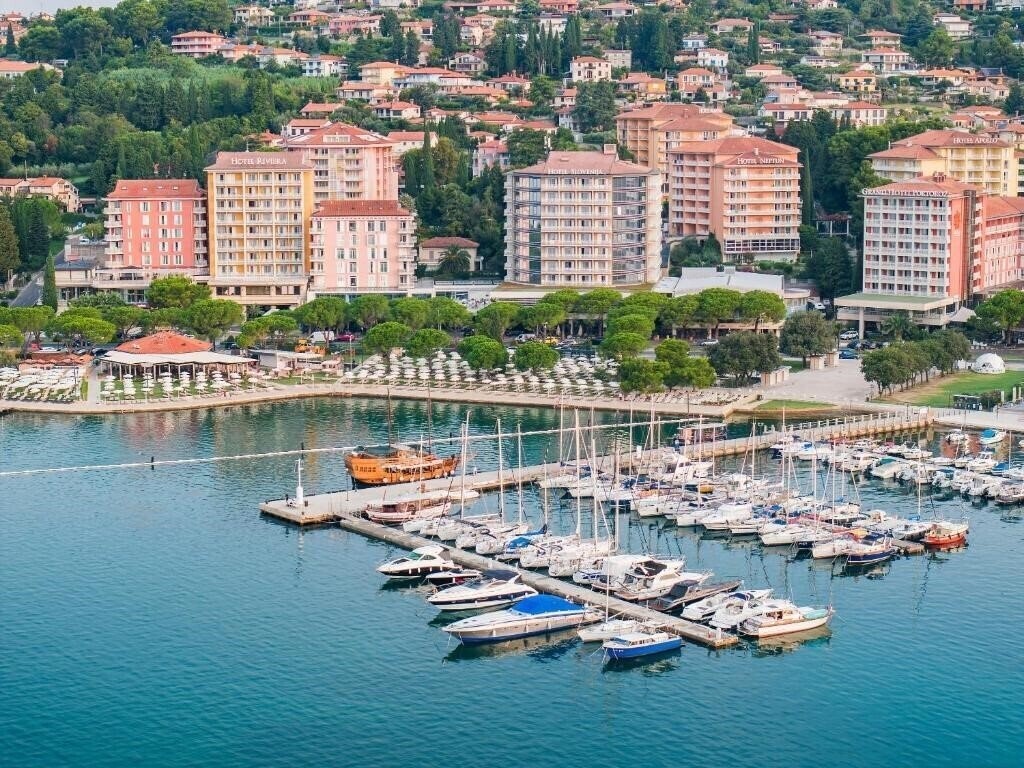 Отель Wellness Hotel Apollo 4*