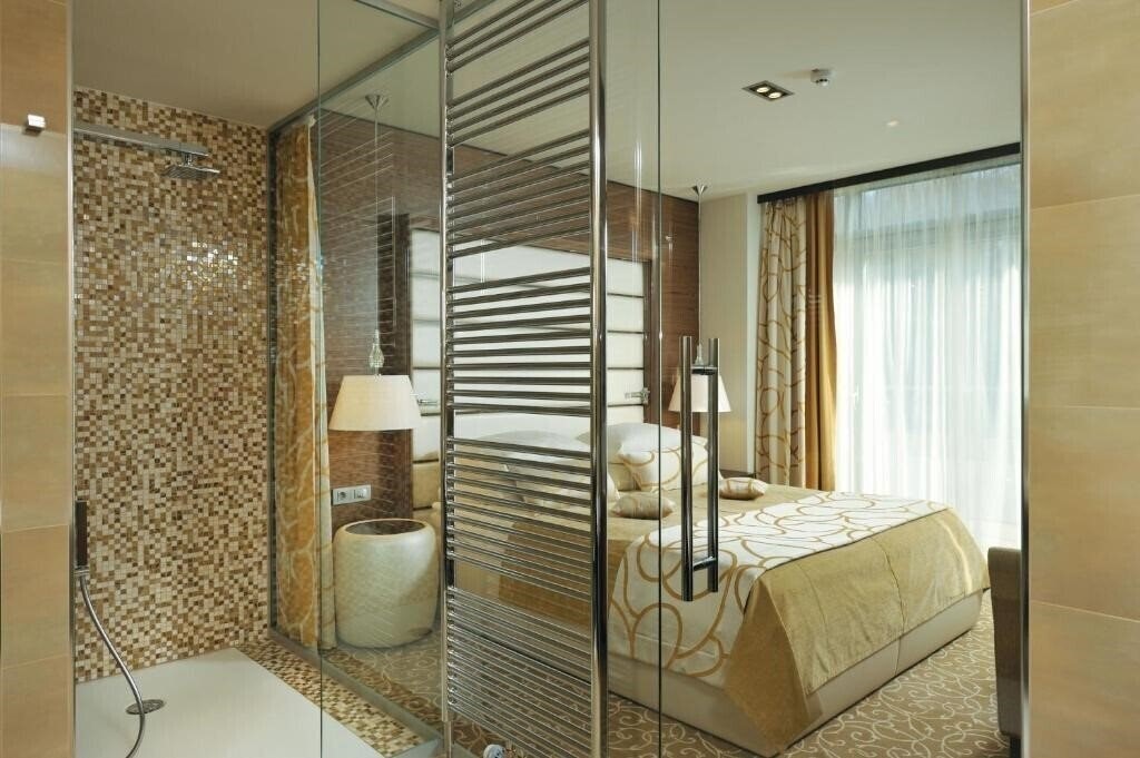 Донат 4* фотосуреті