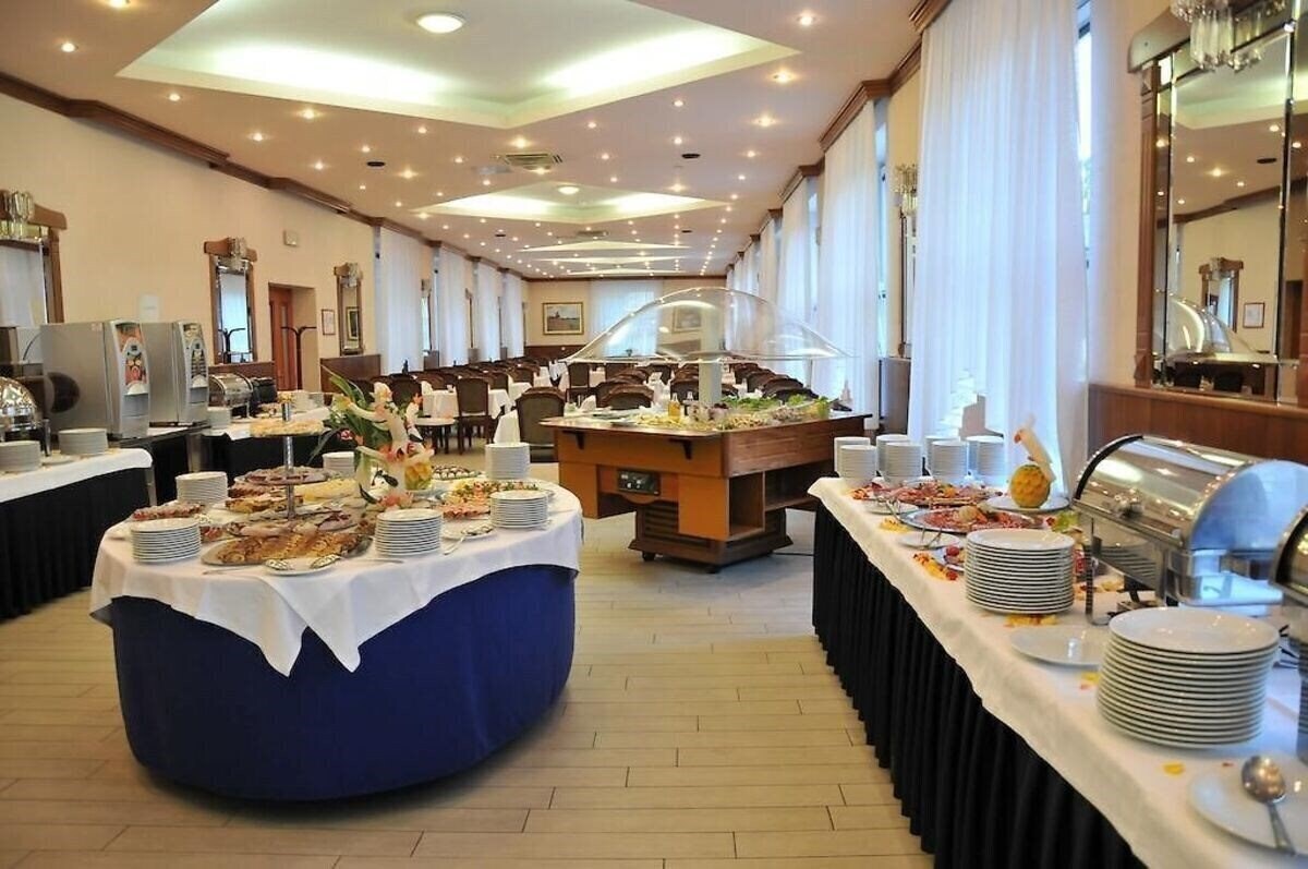 Hotel Slovenija 4* суреті