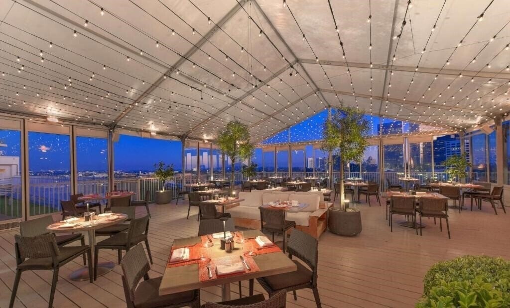 The Beverly Hilton 4* фотосуреті