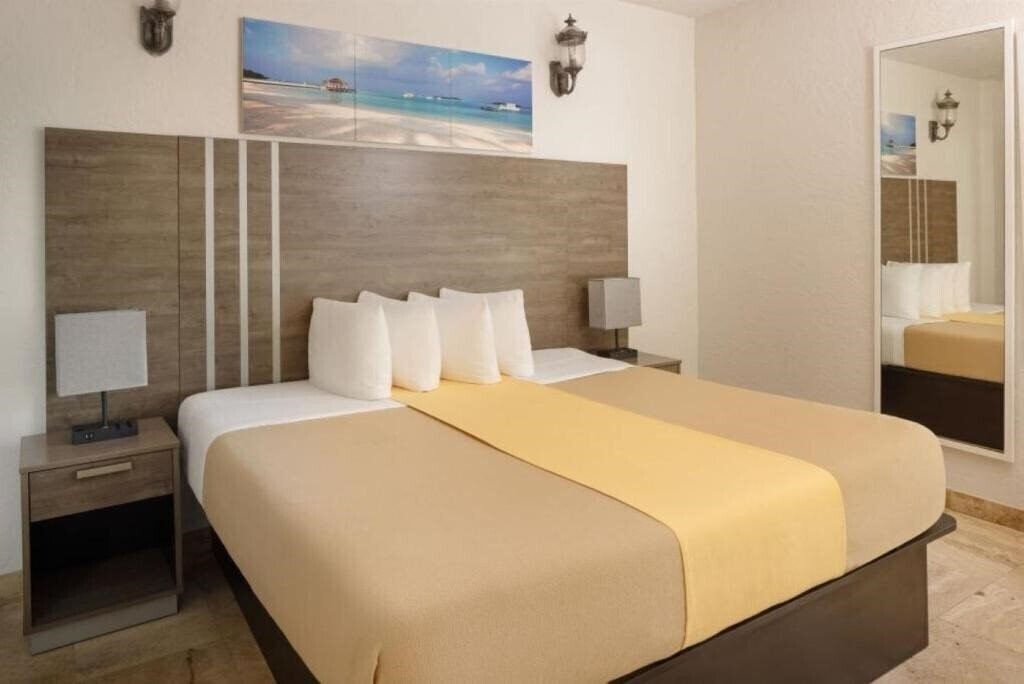 Фото Ocean Five Hotel 3*