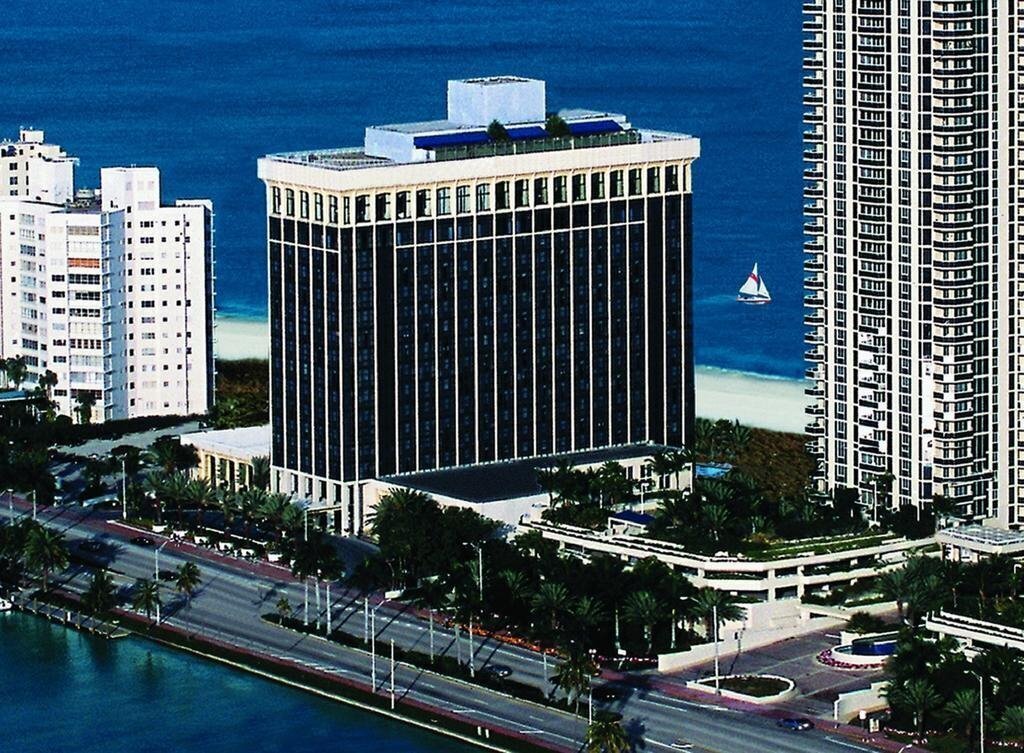 Отель Miami Beach Resort & Spa 4*