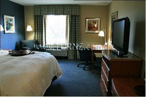 Фото Hampton Inn New York Laguardia Airport 2*