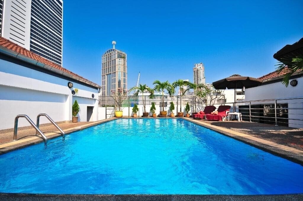 Отель Admiral Suites Bangkok By Compass Hospitality 4*