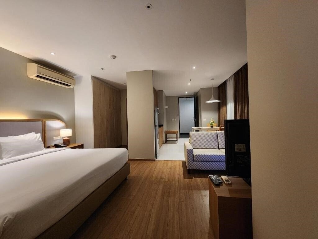 Отель Brighton Hotel & Residence 3*