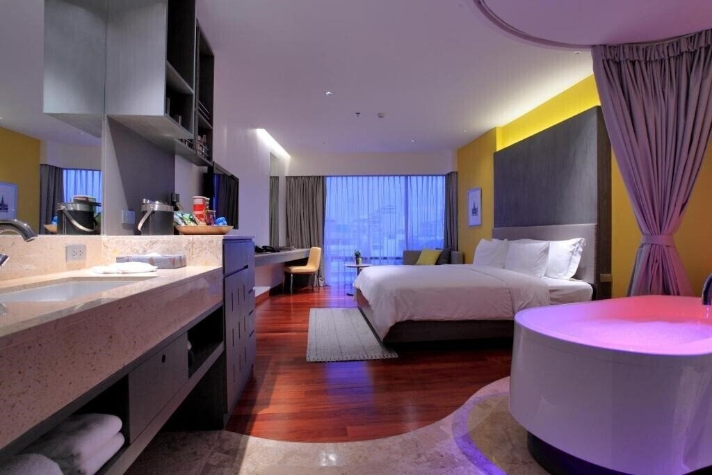 Отель Lit Bangkok Hotel 4*