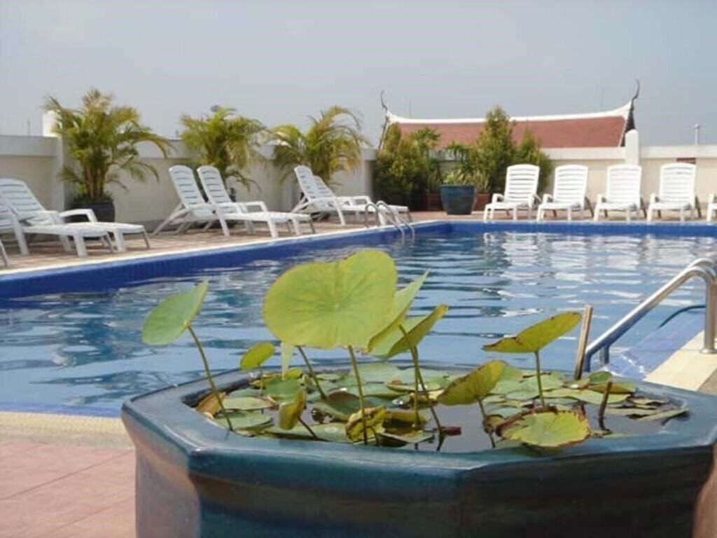 Rambuttri Village Inn & Plaza 2* суреті