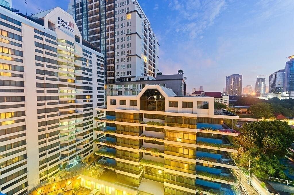 Отель Royal President Suites 4*