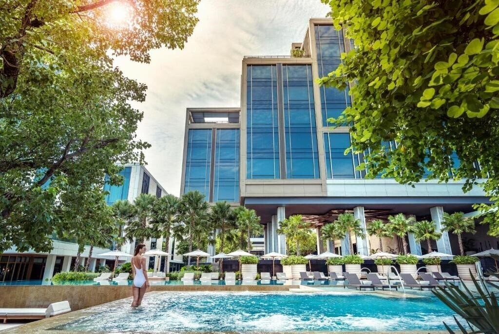Отель Four Seasons Hotel Bangkok at Chao Phraya River 5*