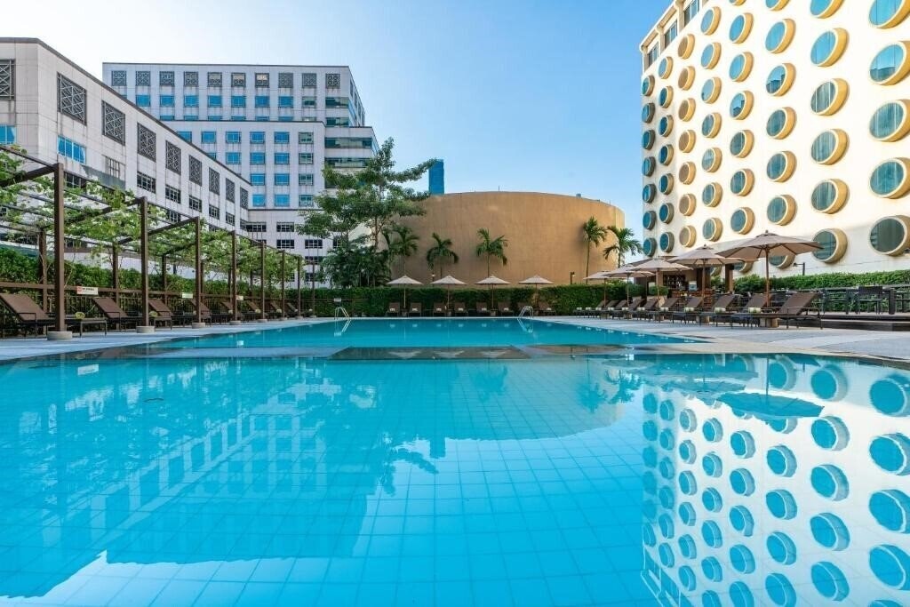 Holiday Inn Silom 4* фотосуреті