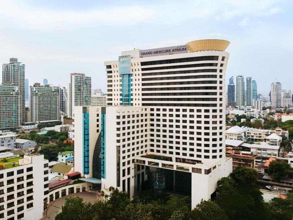 Отель Avani Atrium Hotel 4*