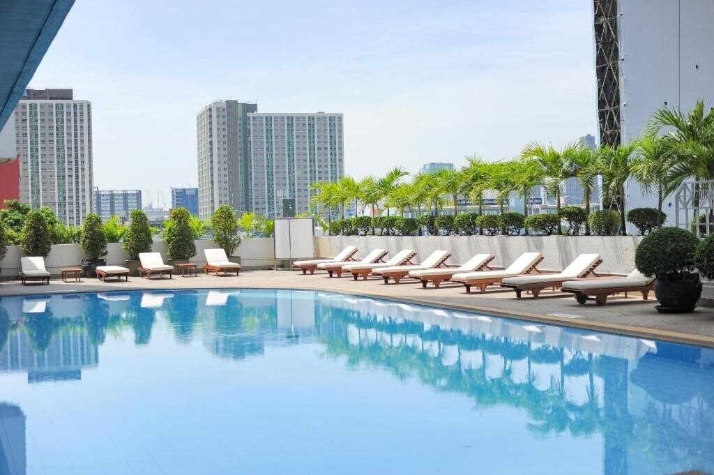 Golden Tulip Sovereign 5* фотосуреті