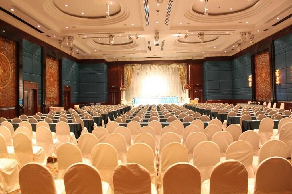 Golden Tulip Sovereign 5* суреті