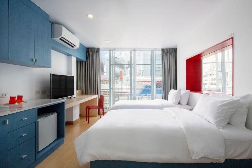 Отель 128 room and massage bangkok 3*