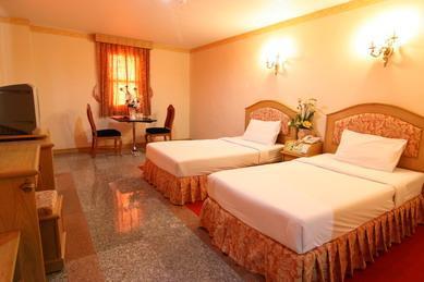 13 Coins Hotel Ngam Wong Wan 2* суреті