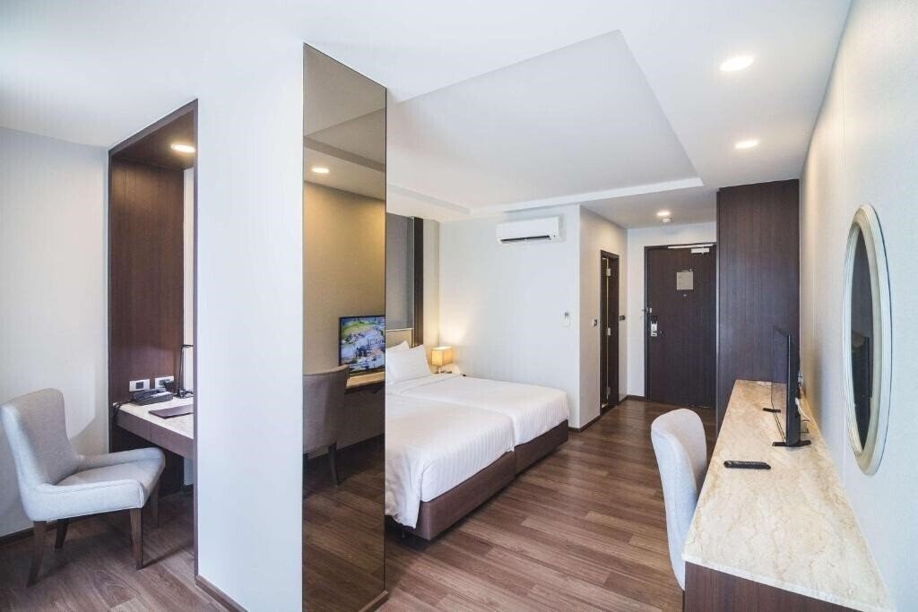 Surestay Plus Sukhumvit 2 by Best Western 4* суреті