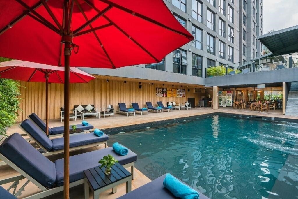 Отель Galleria 12 Hotel Bangkok 4*