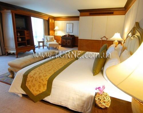 Отель The Imperial Queen's Park 3*