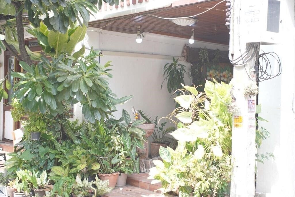 A House Boutique Guesthouse Bangkok 2* суреті