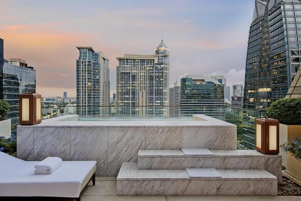 Rosewood Bangkok 5* суреті
