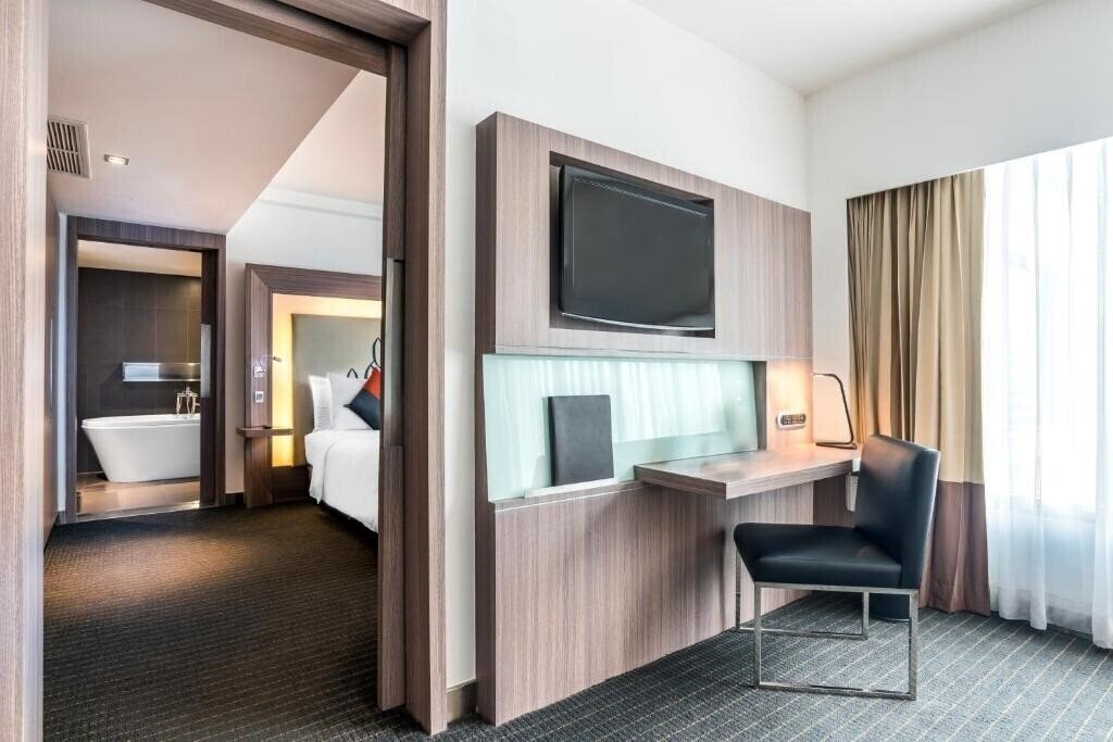 Novotel Bangkok Silom Road 4* суреті