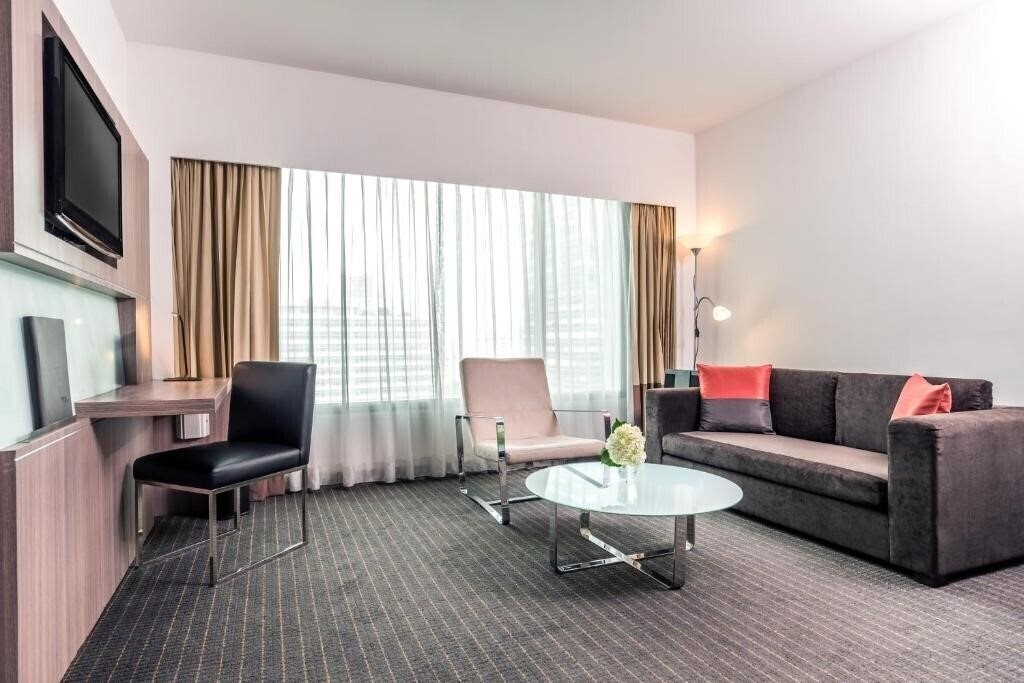 Novotel Bangkok Silom Road 4* суреті