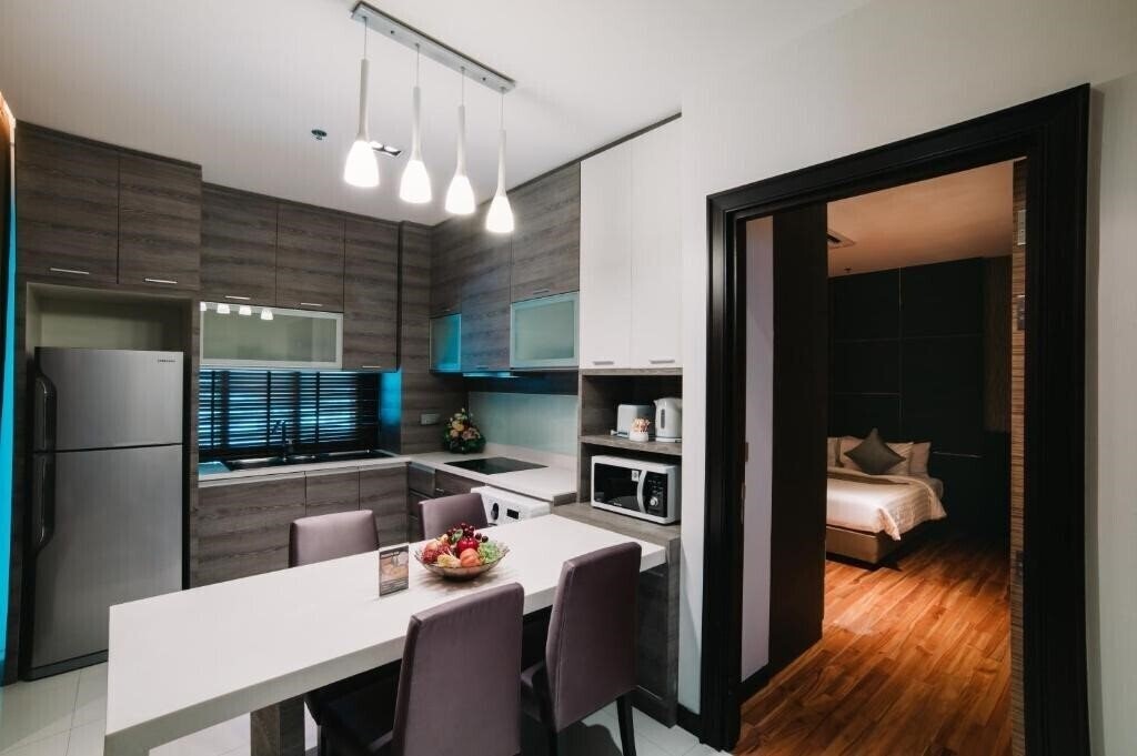 Отель The Vertical Suite Hotel 4*