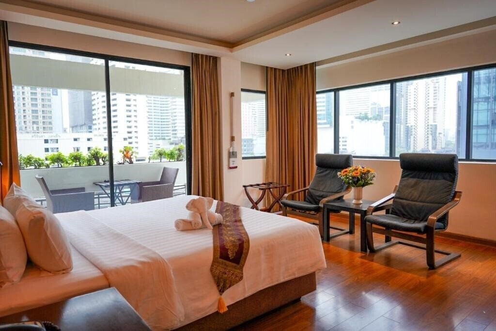 Отель Hotel Mermaid Bangkok 4*