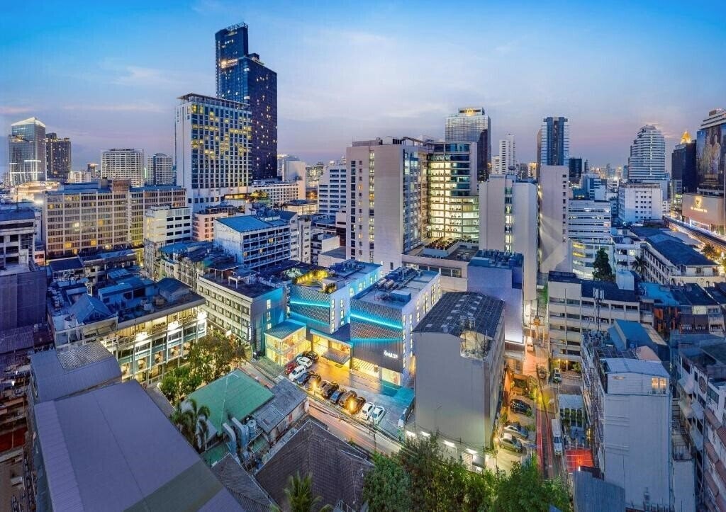 Отель The Quarter Silom 4*
