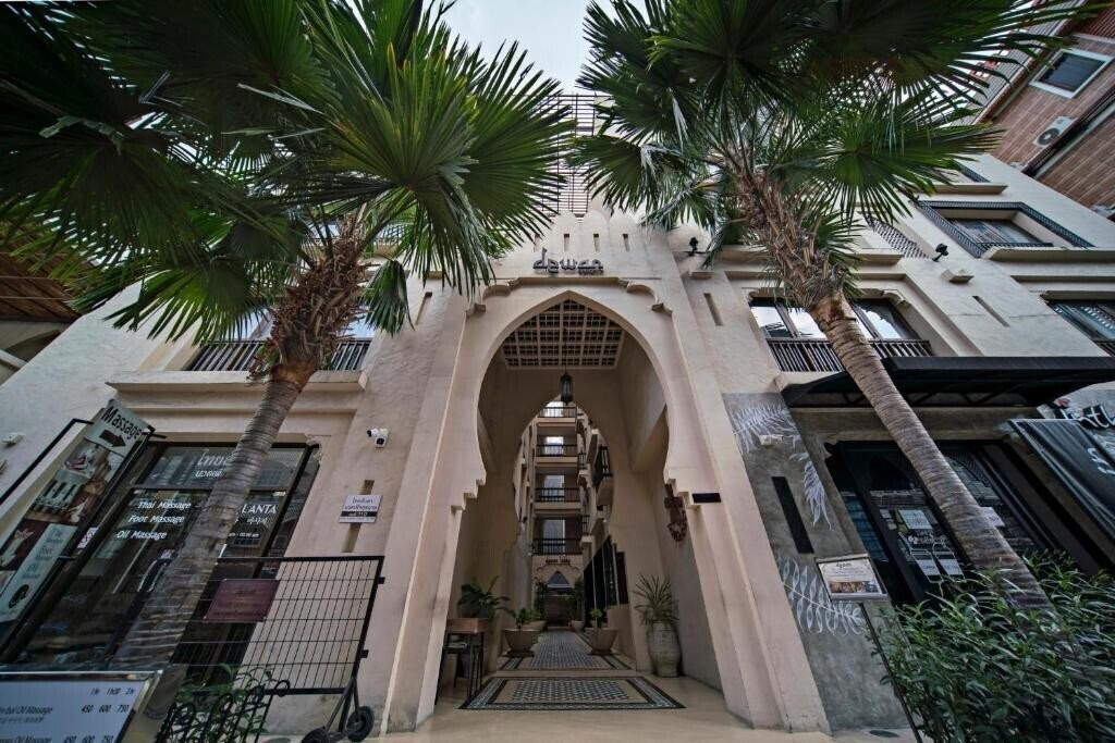 Отель Dewan Bangkok 3*